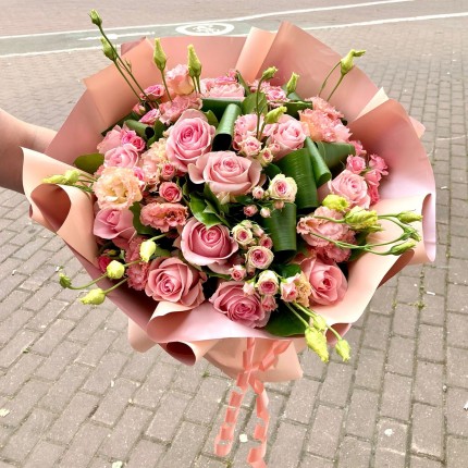 Букет с розовыми розами "Ангажемент": цены на доставку в Алматы